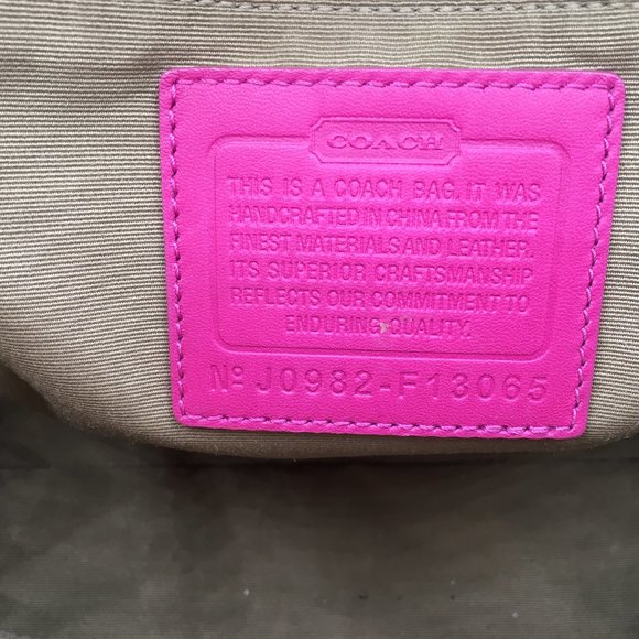 Authentic Coach purse - like new condition - Picture 4 of 8